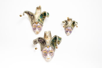 4" PEARLIZED MASK W HORNS